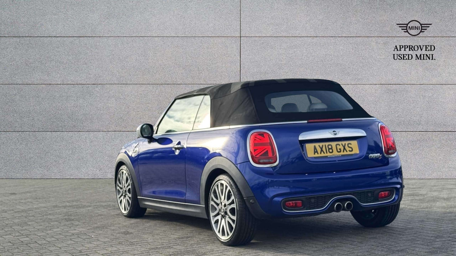 Used MINI Convertible 2018 for sale - 76636719: Photo 2