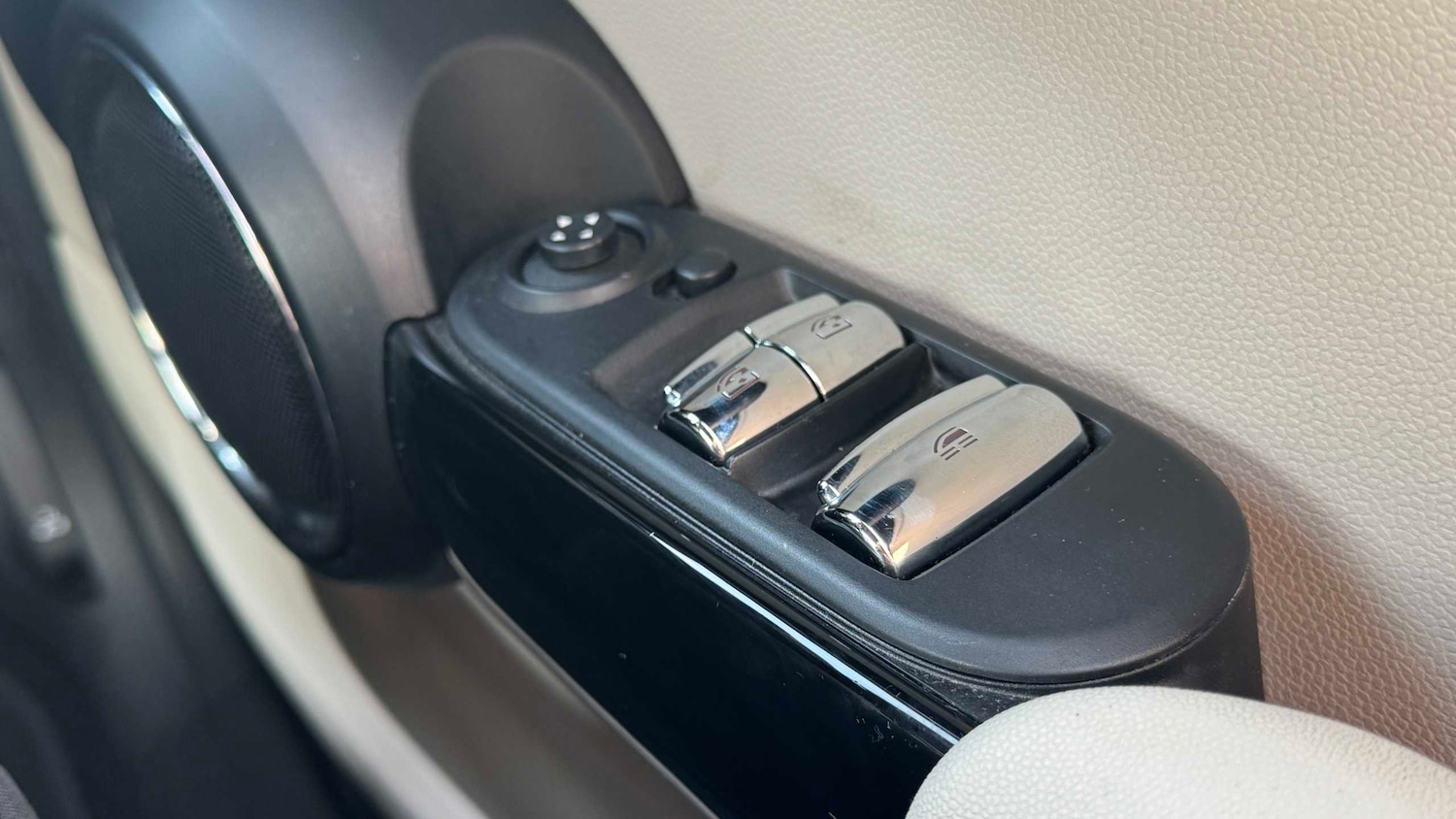 Used MINI Convertible 2018 for sale - 76636719: Photo 29