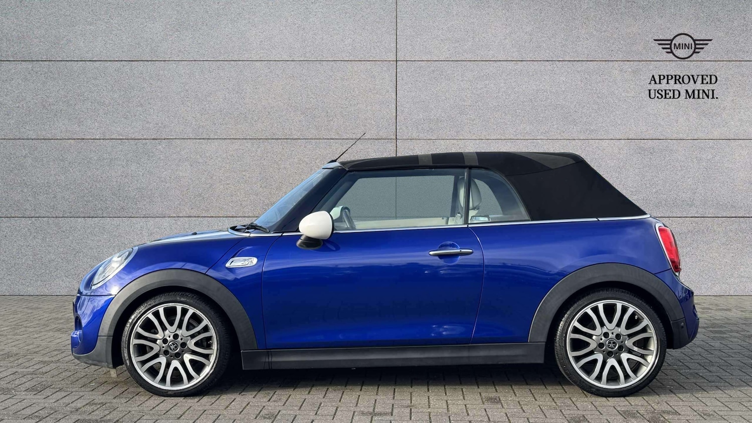 Used MINI Convertible 2018 for sale - 76636719: Photo 3
