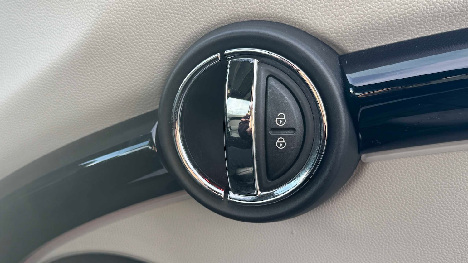 Used MINI Convertible 2018 for sale - 76636719: Photo 30