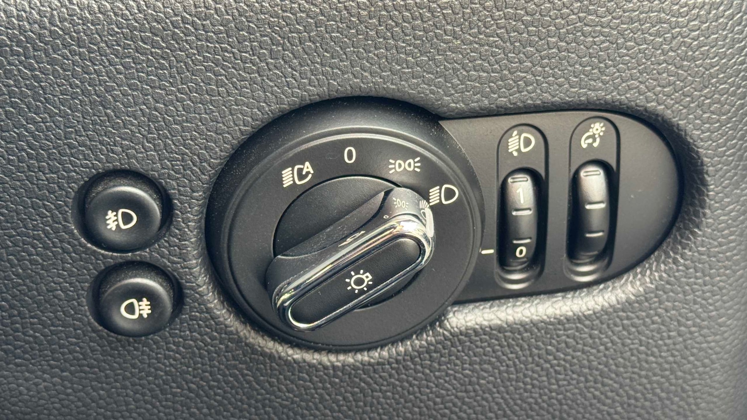 Used MINI Convertible 2018 for sale - 76636719: Photo 31