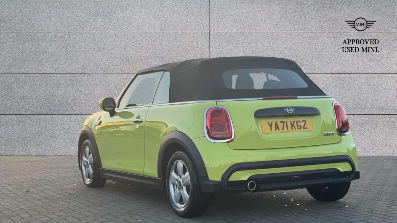Used MINI Convertible 2022 for sale - 76610563: Photo 2
