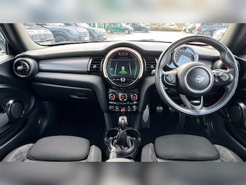 Used MINI Hatch 2019 for sale - 76875708: Photo