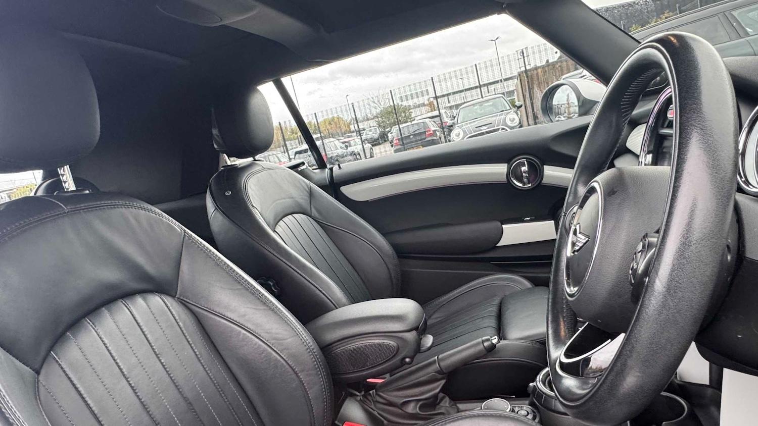 Used MINI Convertible 2017 for sale - 76553264: Photo 17