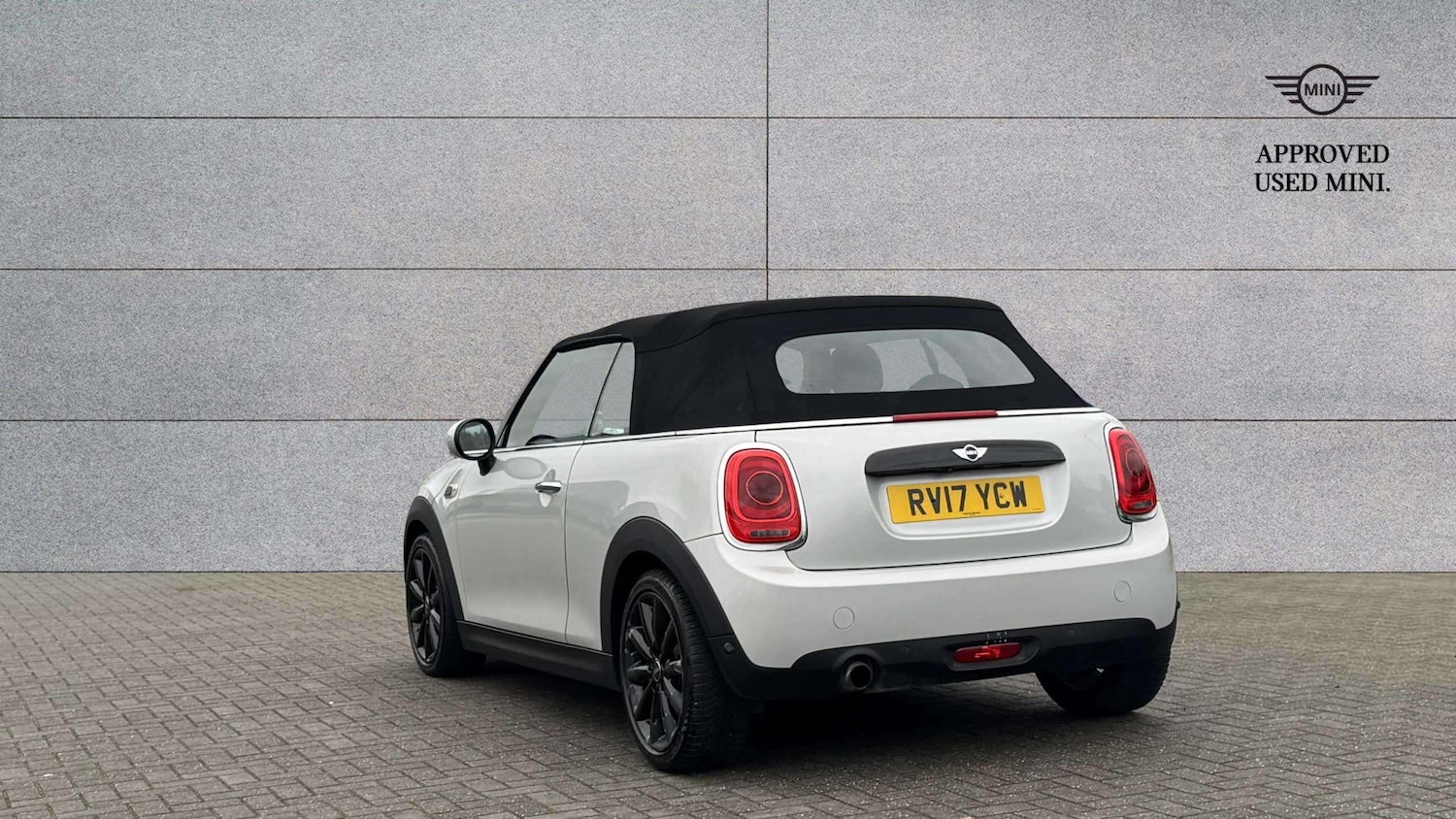 Used MINI Convertible 2017 for sale - 76553264: Photo 2