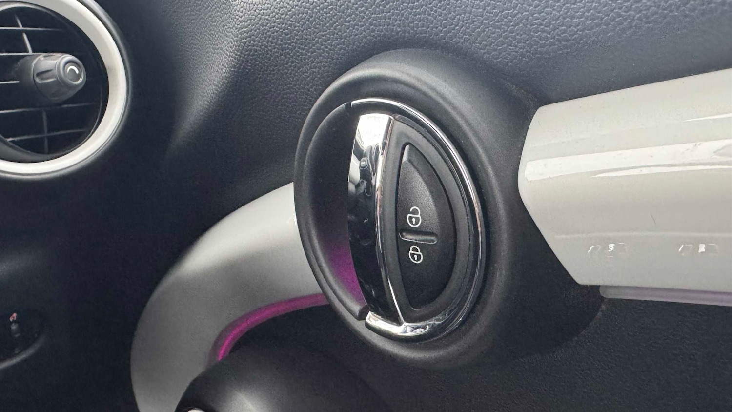 Used MINI Convertible 2017 for sale - 76553264: Photo 28