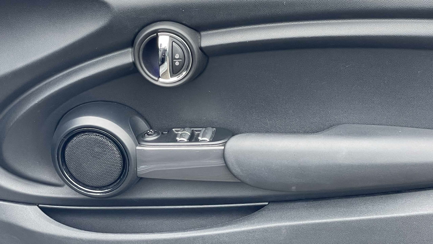 Used MINI Convertible 2017 for sale - 77995838: Photo 17