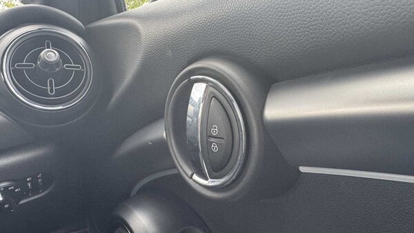 Used MINI Convertible 2023 for sale - 75742290: Photo 33