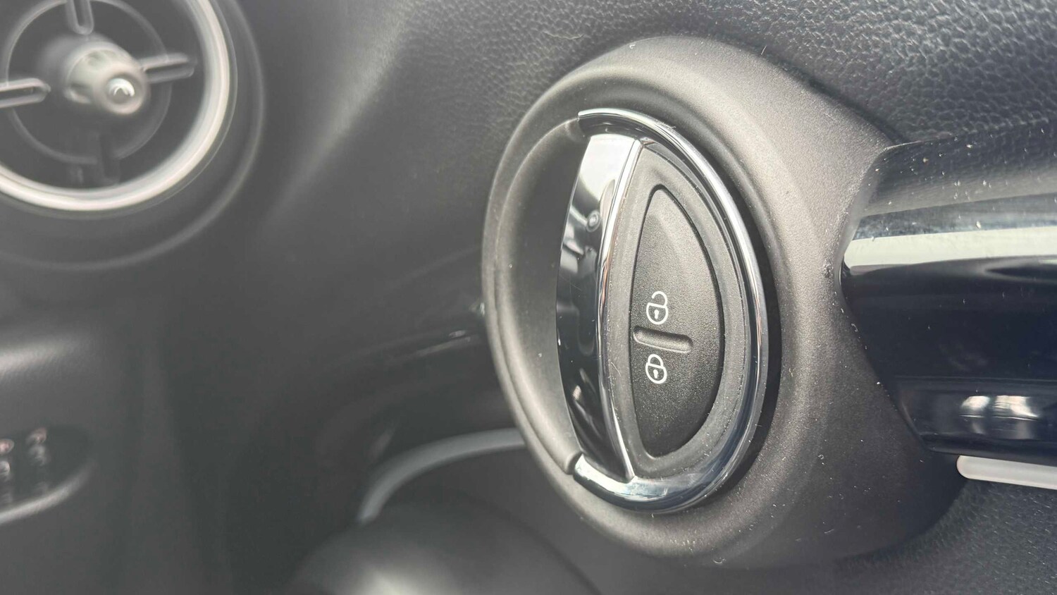 Used MINI Convertible 2023 for sale - 78209321: Photo 31