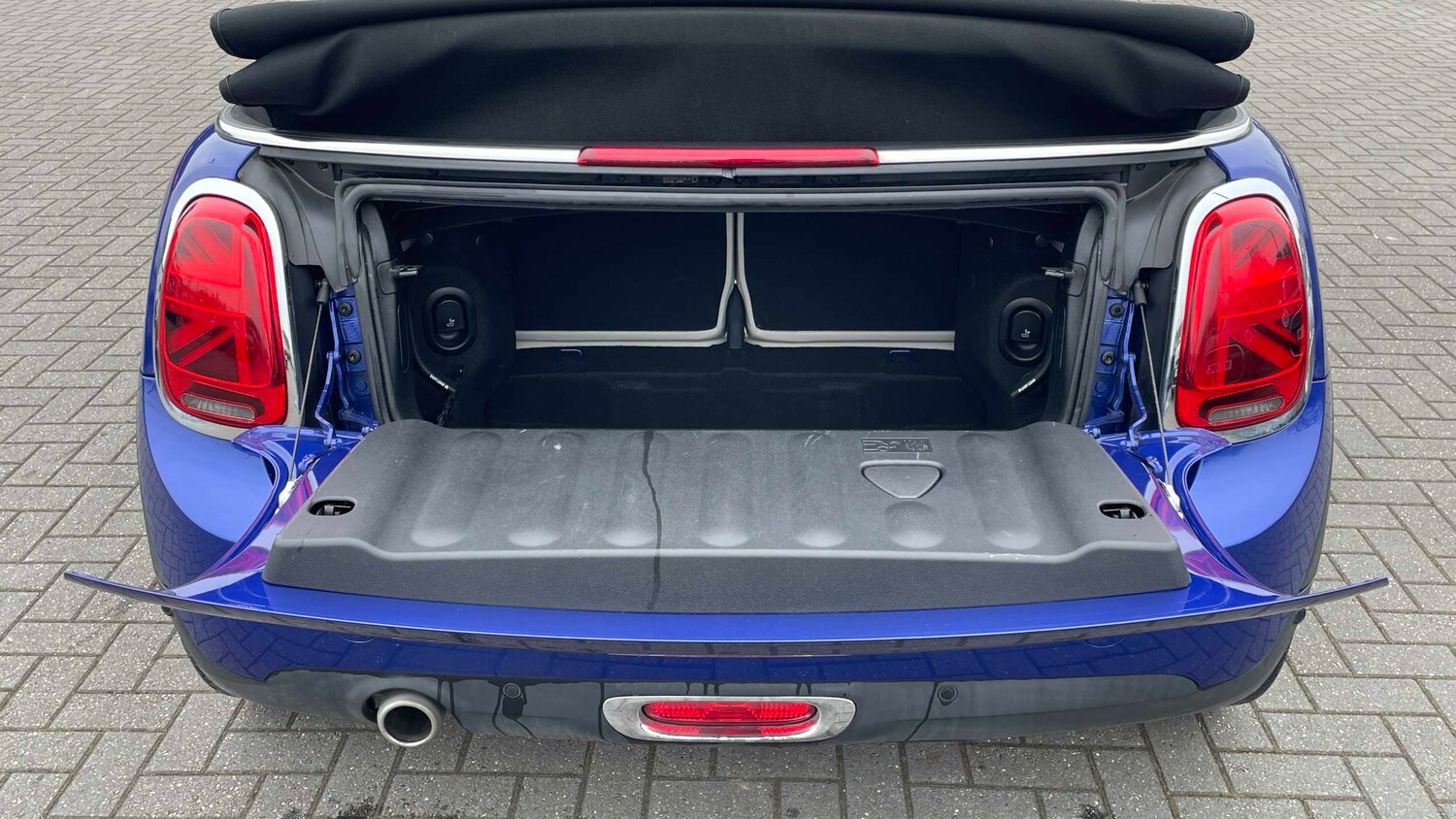 Used MINI Convertible 2019 for sale - 77995961: Photo 11