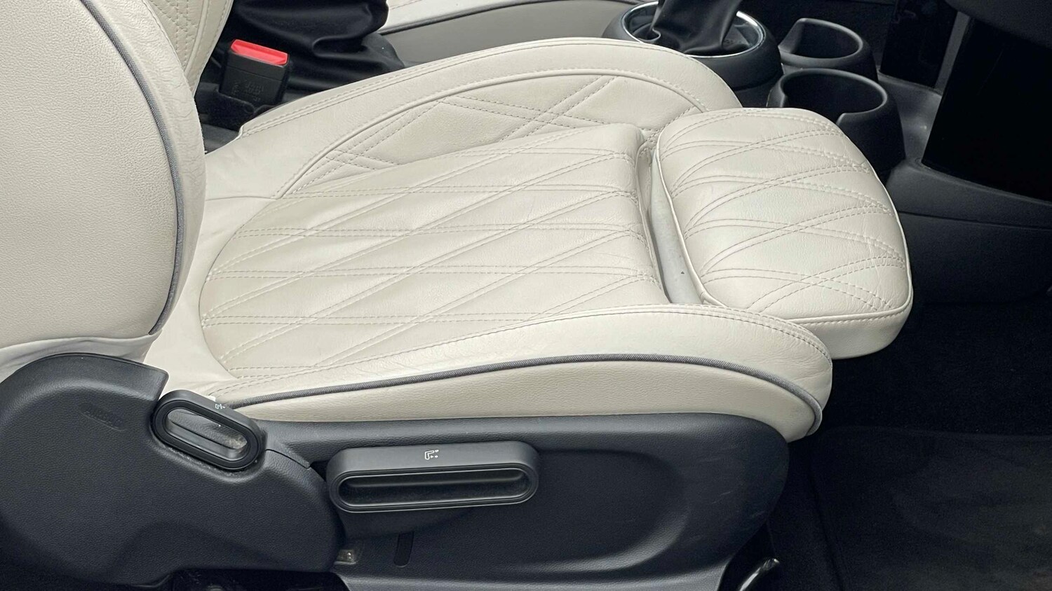 Used MINI Convertible 2019 for sale - 77995961: Photo 19