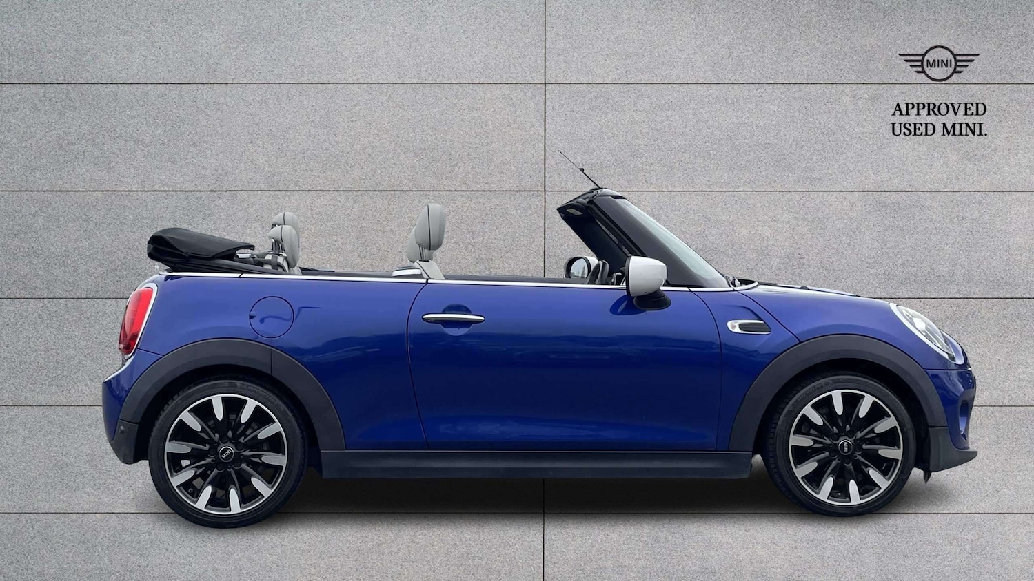 Used MINI Convertible 2019 for sale - 77995961: Photo 2