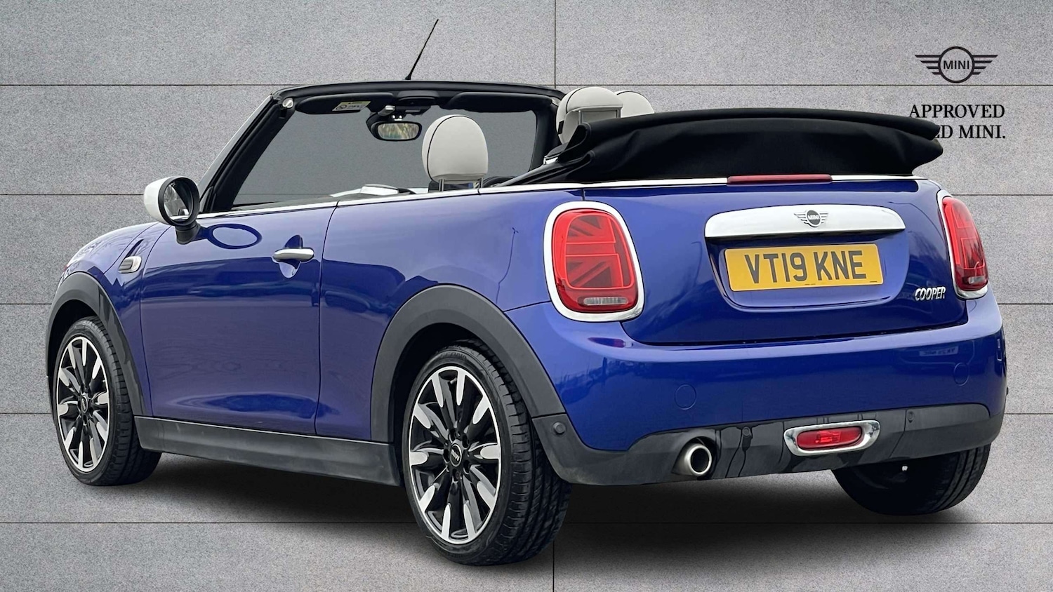 Used MINI Convertible 2019 for sale - 77995961: Photo 3