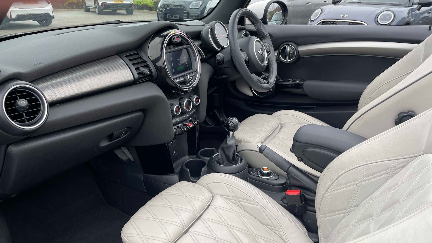 Used MINI Convertible 2019 for sale - 77995961: Photo 4