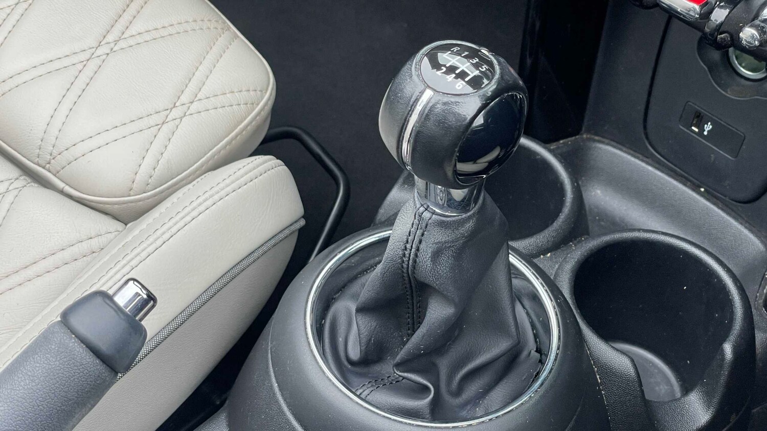 Used MINI Convertible 2019 for sale - 77995961: Photo 8