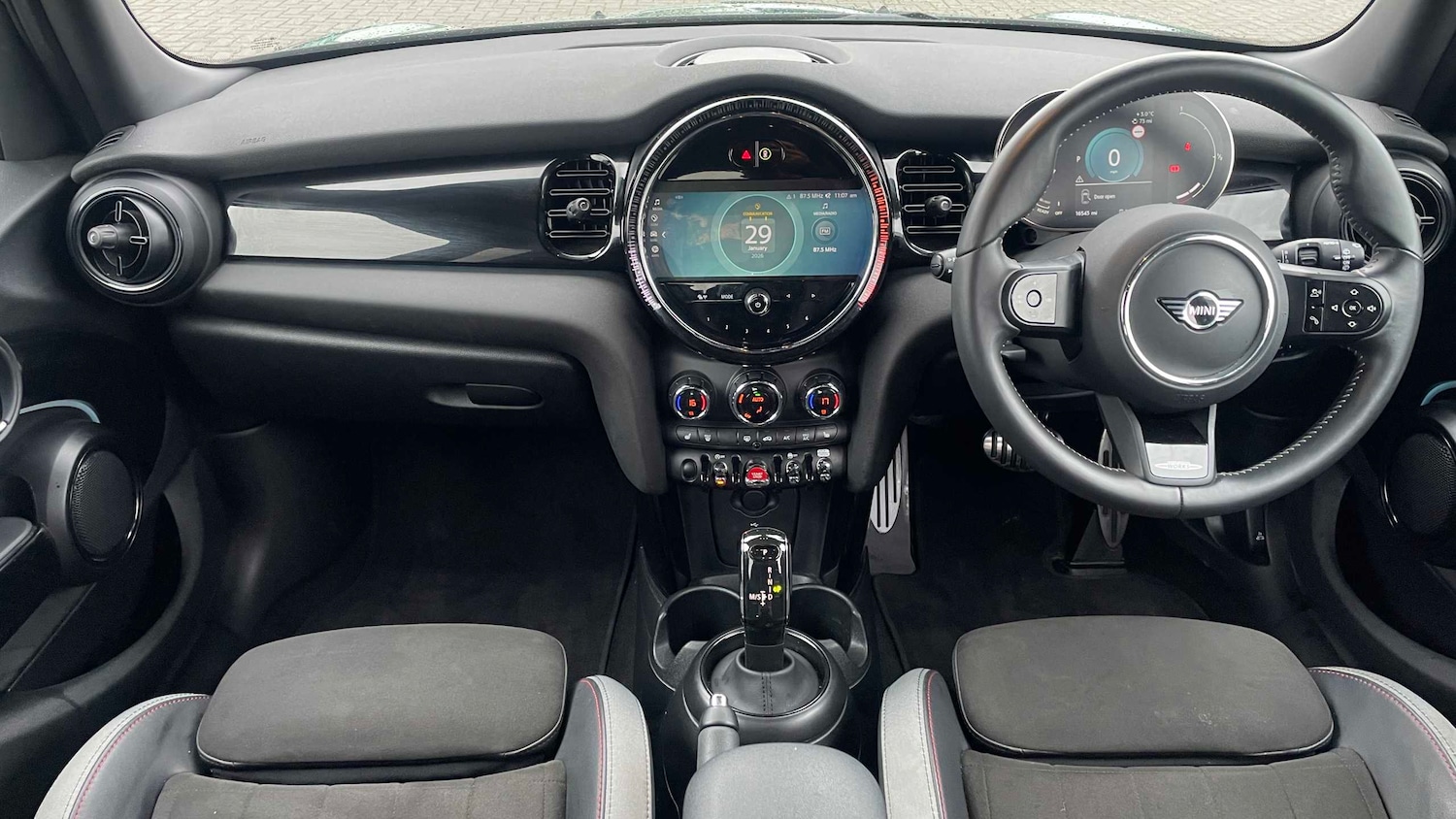 Used MINI Hatch 2024 for sale - 77373902: Photo 6