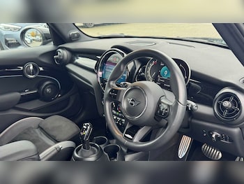 Used MINI Hatch 2023 for sale - 76774101: Photo