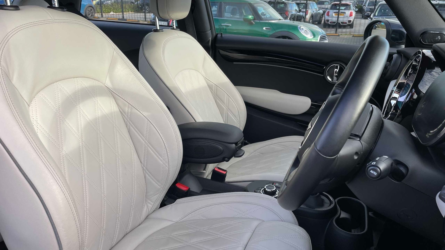 Used MINI Hatch 2022 for sale - 76401402: Photo 9