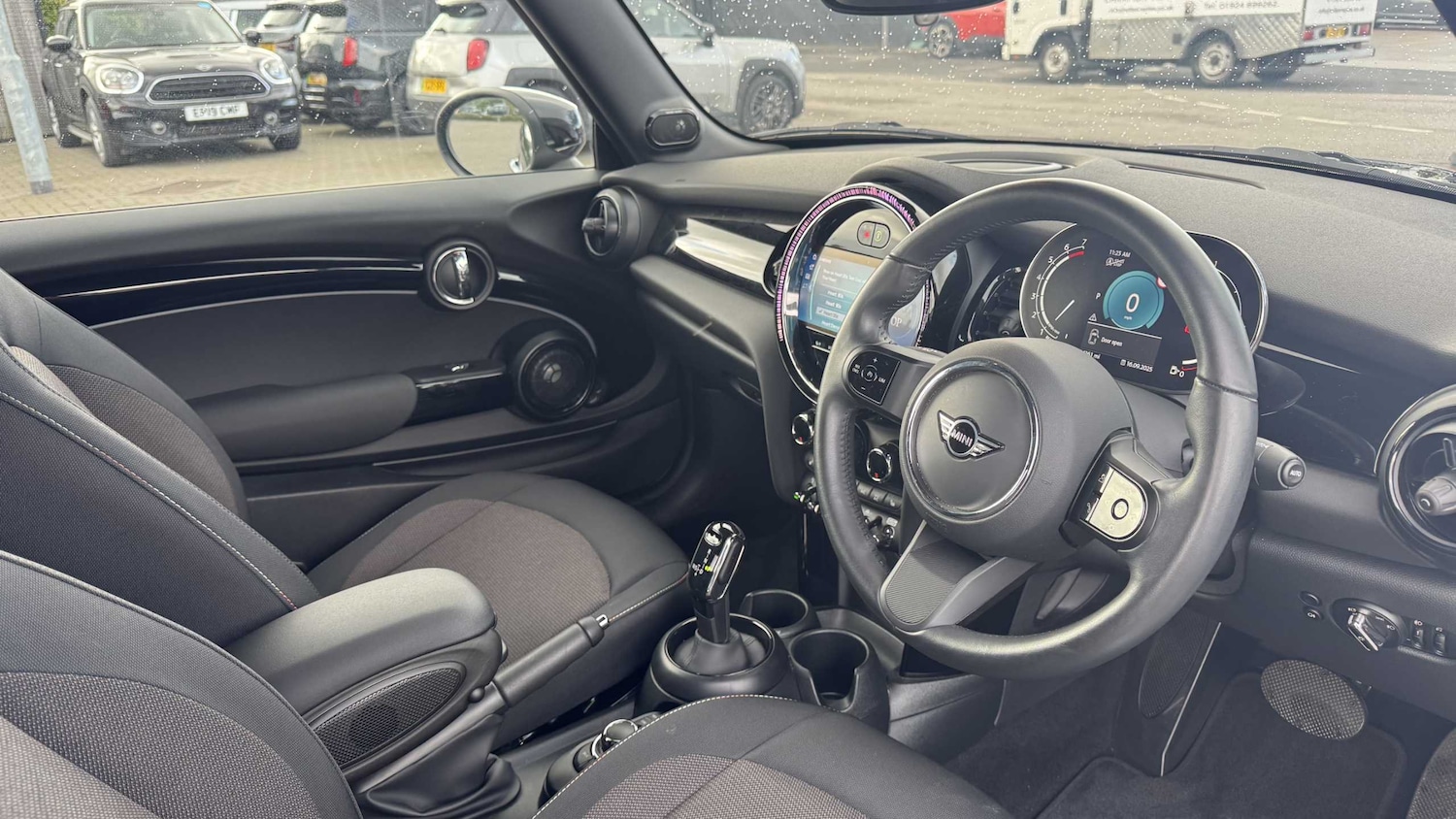 Used MINI Convertible 2023 for sale - 76004384: Photo 11
