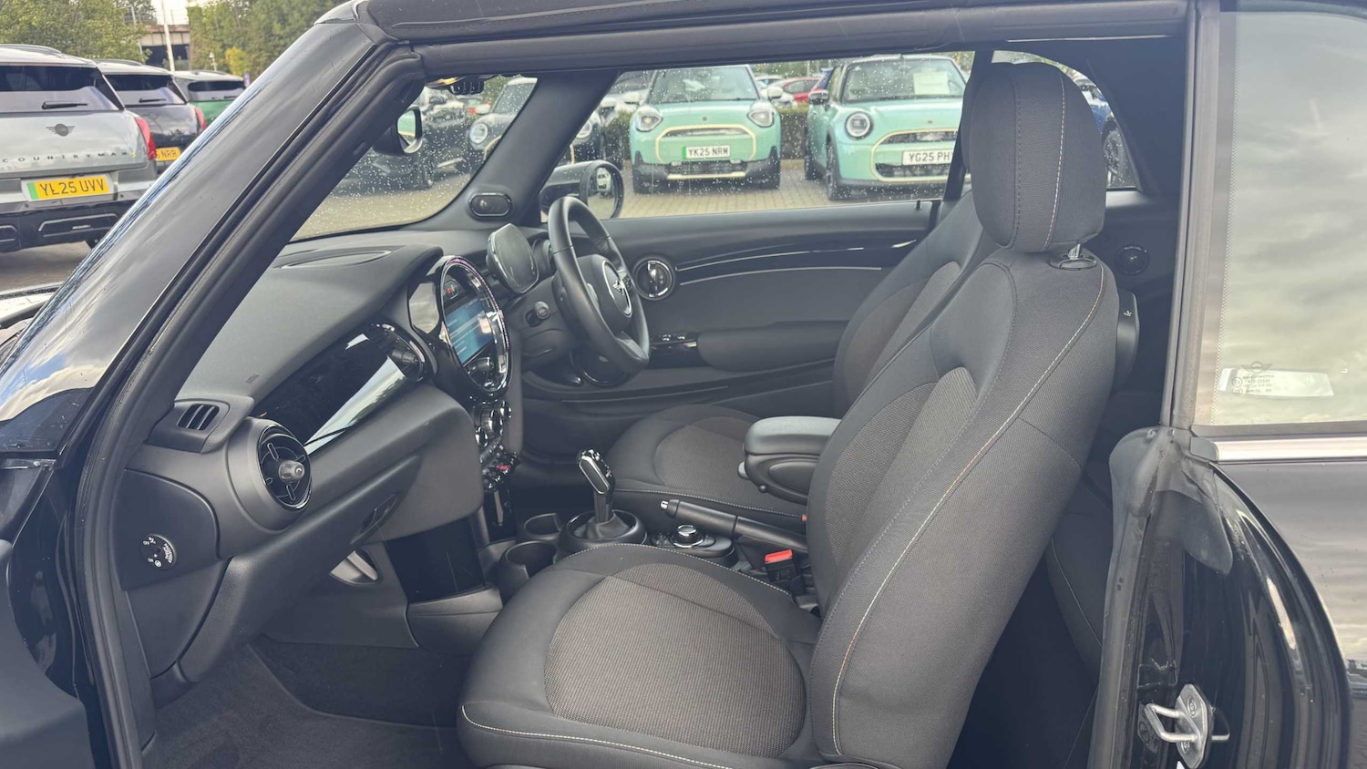 Used MINI Convertible 2023 for sale - 76004384: Photo 12