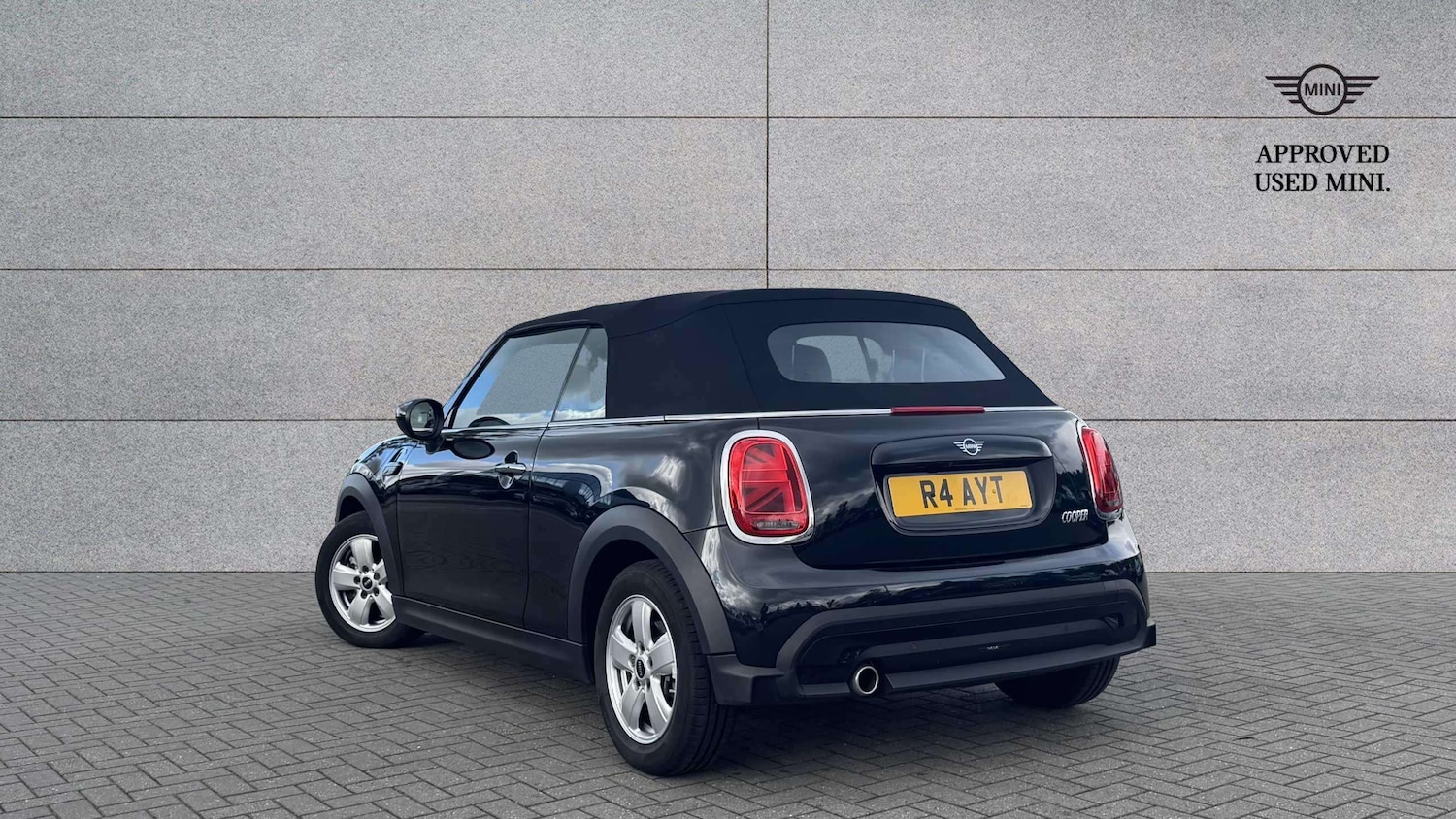 Used MINI Convertible 2023 for sale - 76004384: Photo 2