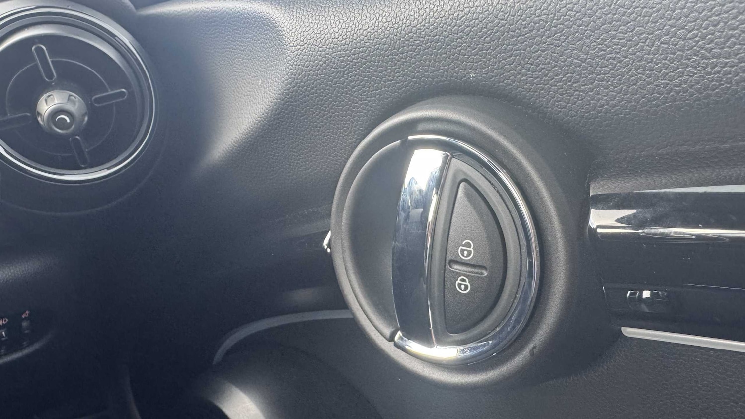 Used MINI Convertible 2023 for sale - 76004384: Photo 35