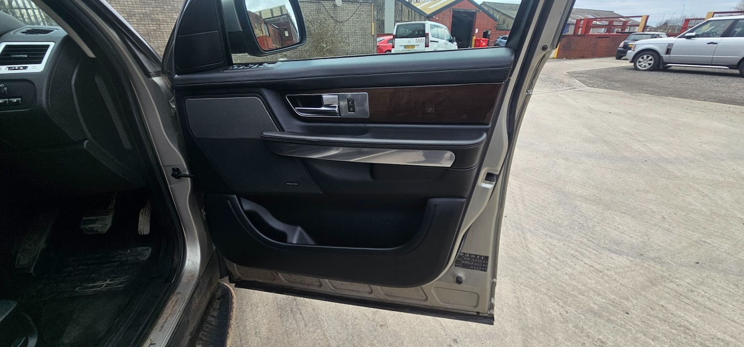 Used Land Rover Range Rover Sport 2010 for sale - 77997633: Photo 11