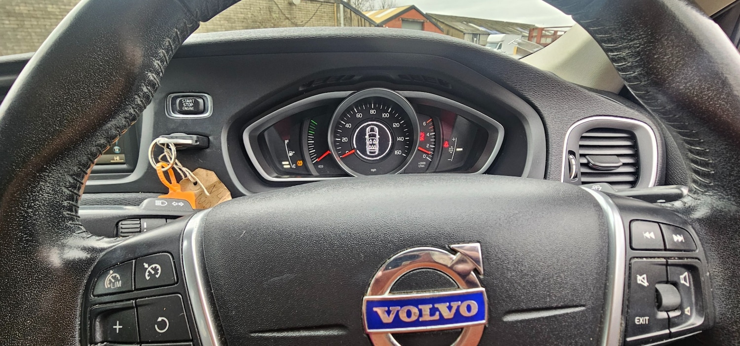 Used Volvo V40 2015 for sale - 77790080: Photo 20