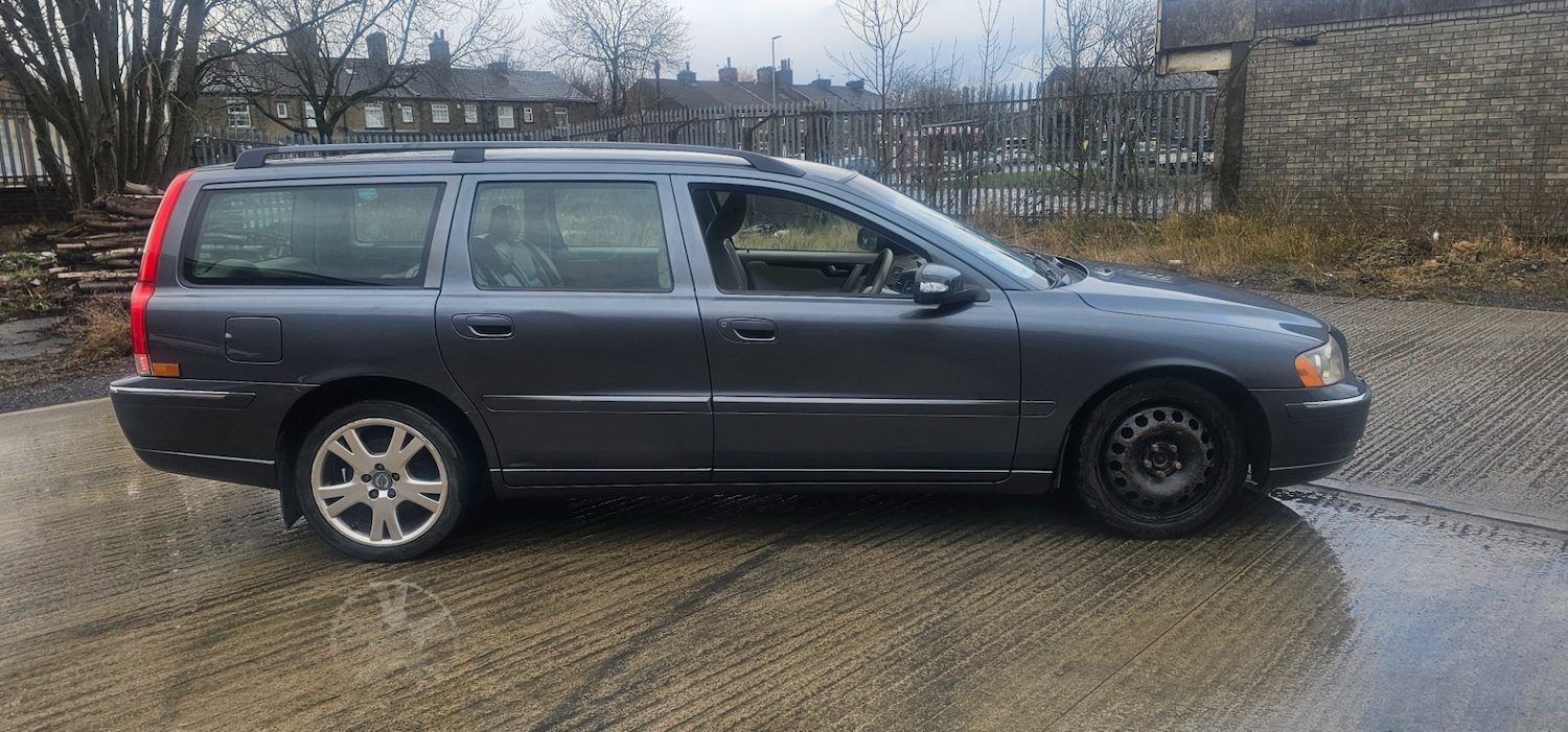 Used Volvo V70 2007 for sale - 77616062: Photo 2