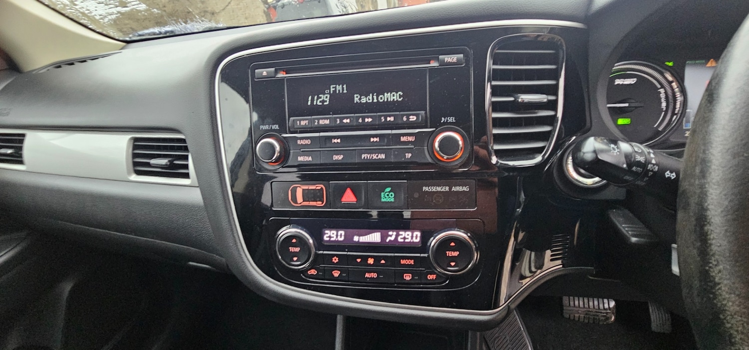 Used Mitsubishi Outlander 2015 for sale - 77283889: Photo 18