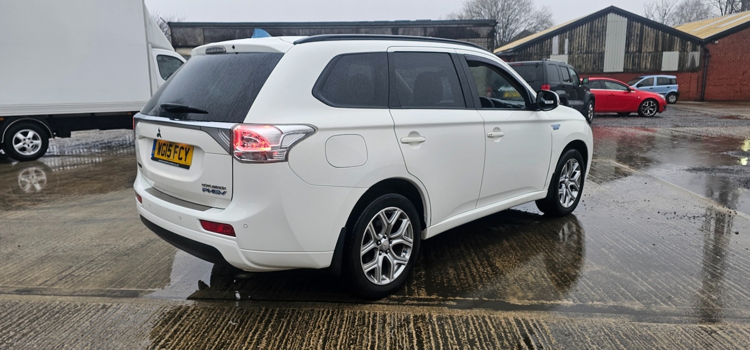 Used Mitsubishi Outlander 2015 for sale - 77283889: Photo 2