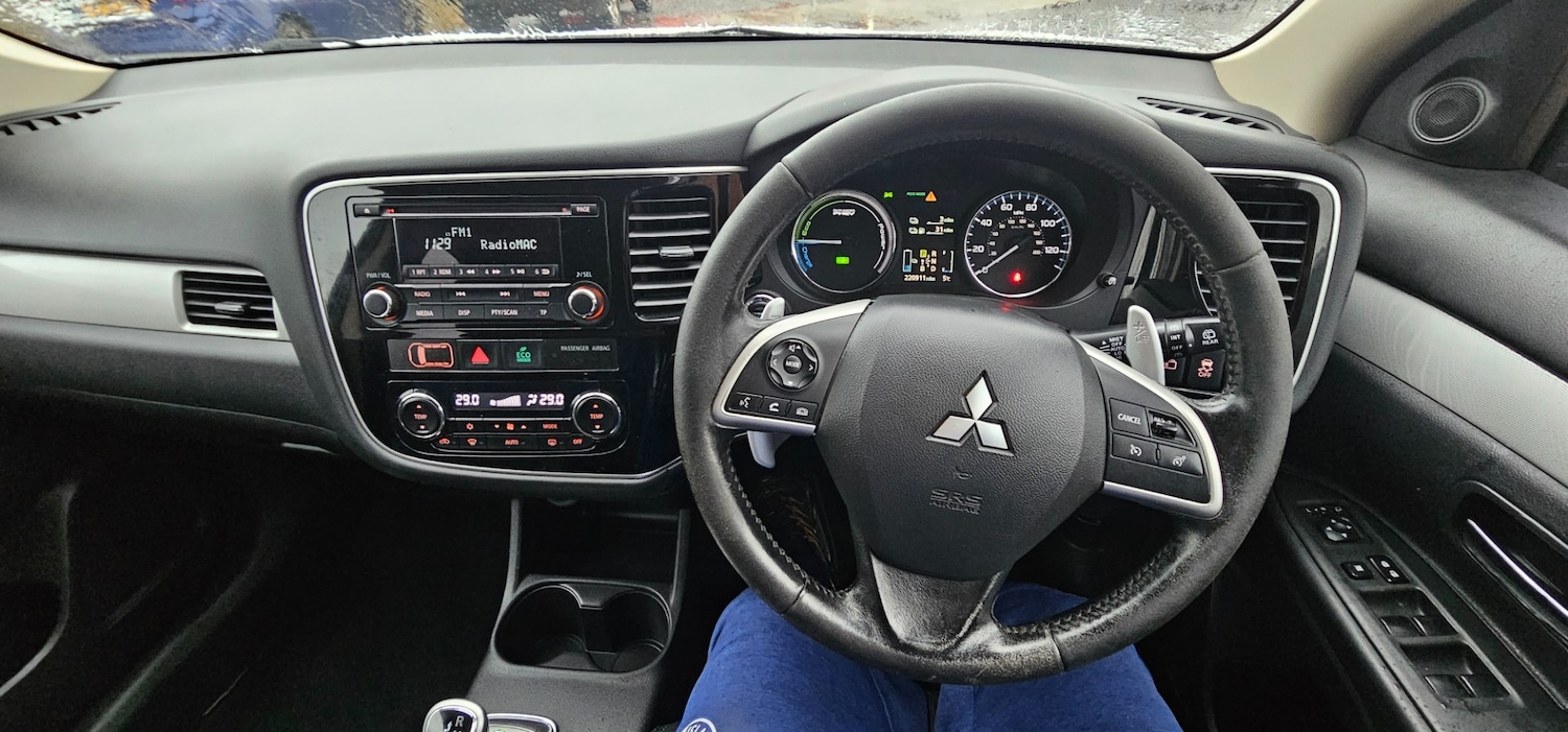 Used Mitsubishi Outlander 2015 for sale - 77283889: Photo 21