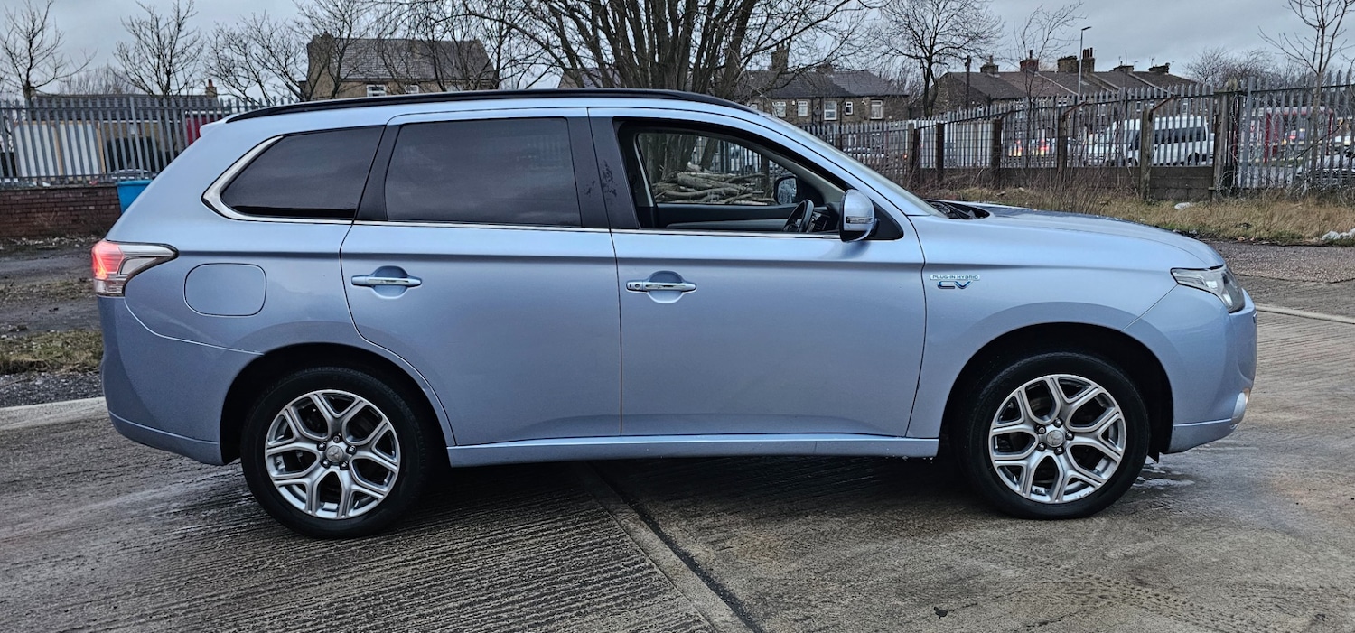 Used Mitsubishi Outlander 2015 for sale - 77682162: Photo 2