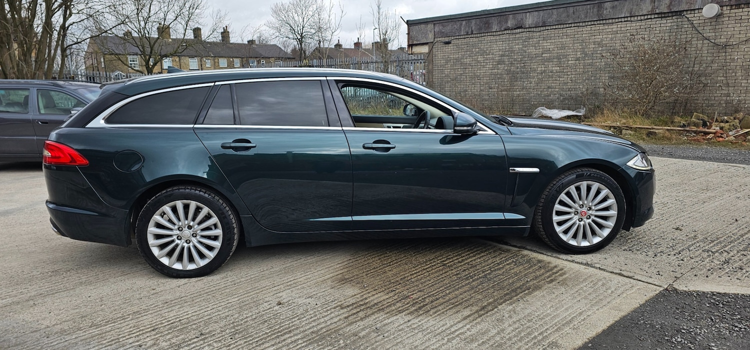 Used Jaguar XF 2015 for sale - 77682139: Photo 2