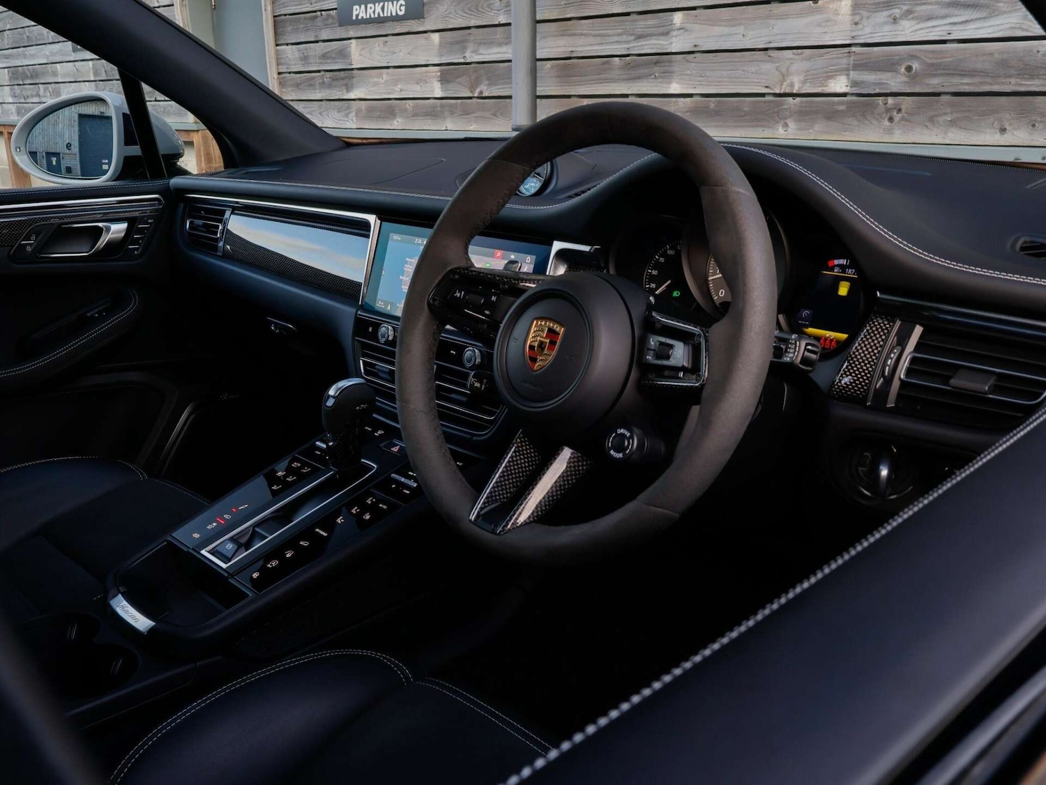 Used Porsche Macan 2024 for sale - 76797241: Photo 2