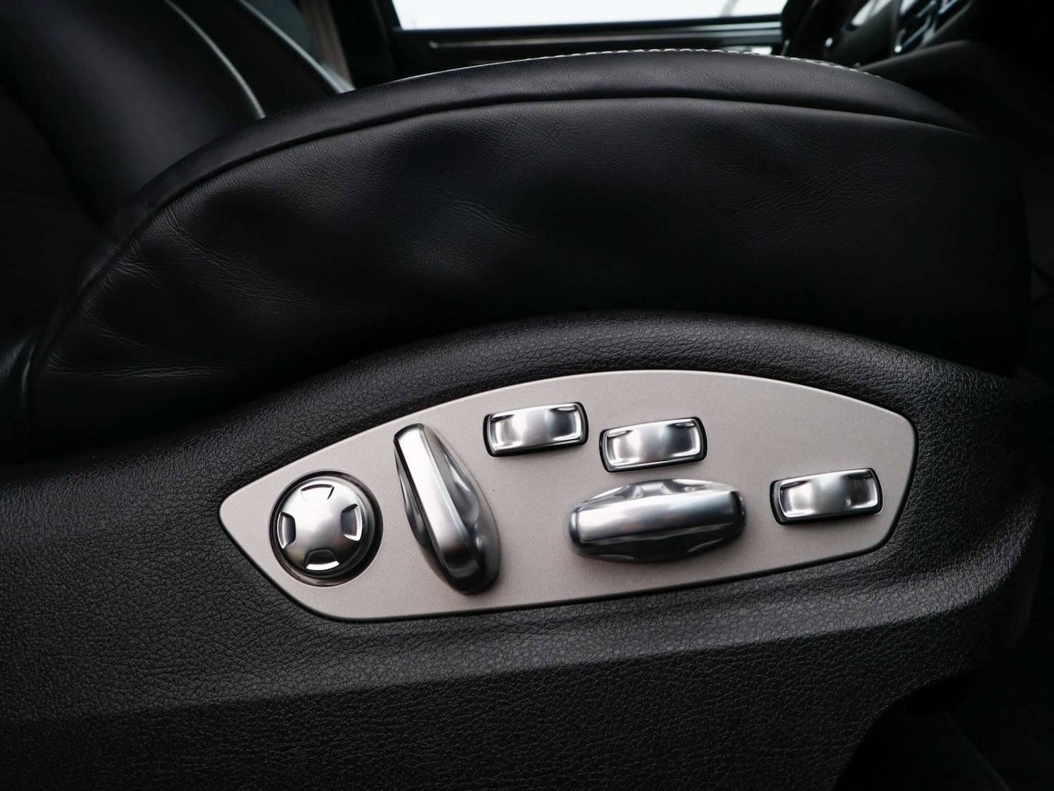 Used Porsche Macan 2024 for sale - 76797241: Photo 44