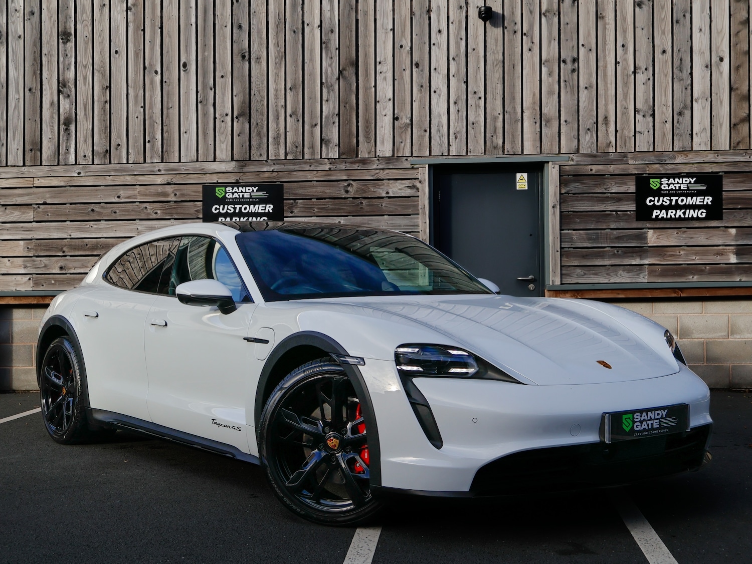 Used Porsche Taycan 2023 for sale - 76384260: Photo 1