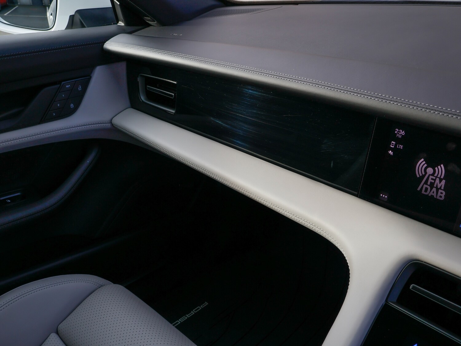 Used Porsche Taycan 2023 for sale - 76384260: Photo 19