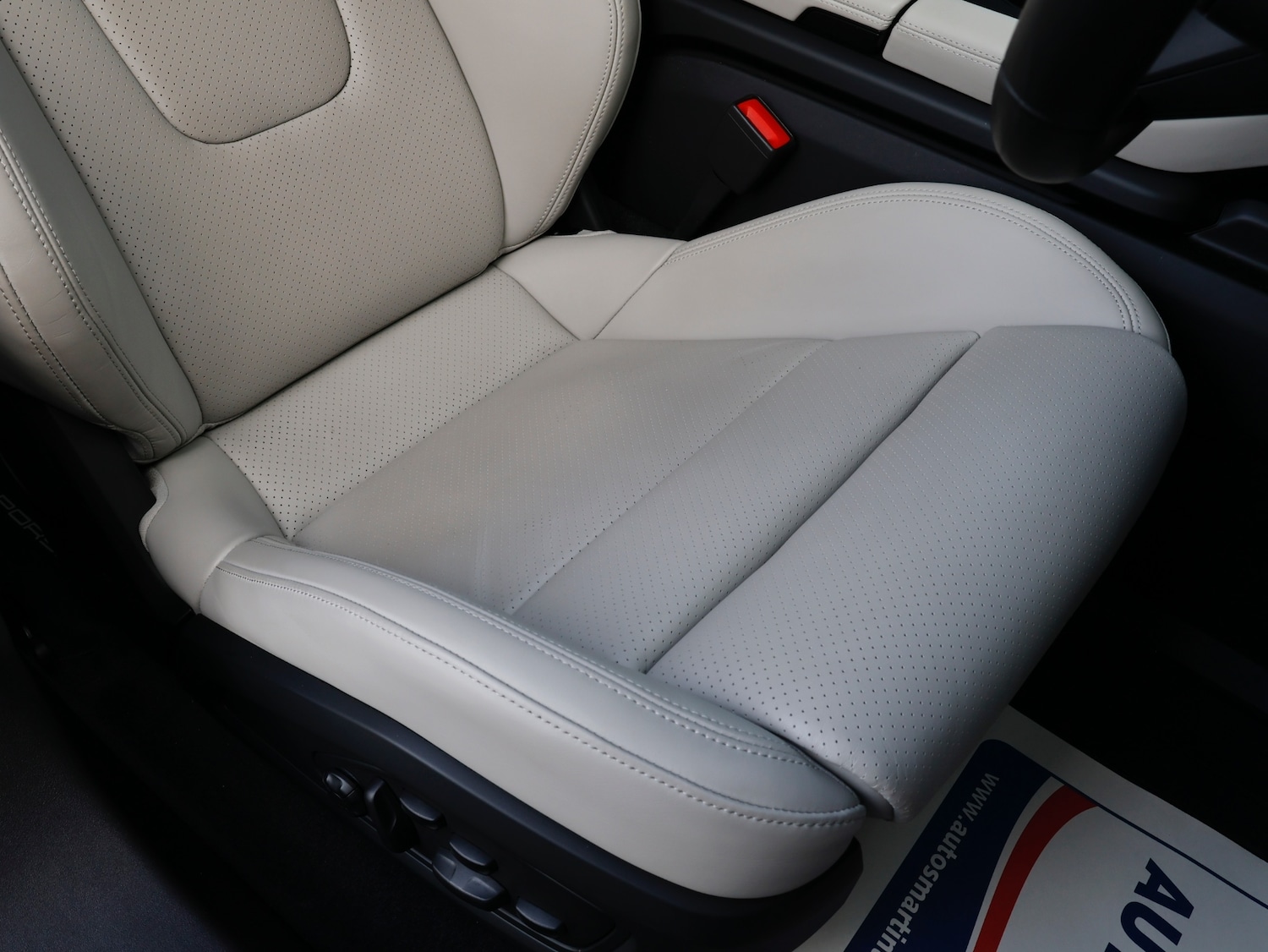 Used Porsche Taycan 2023 for sale - 76384260: Photo 28