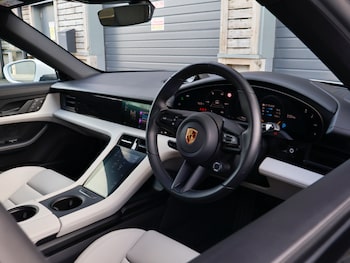 Used Porsche Taycan 2023 for sale - 76384260: Photo