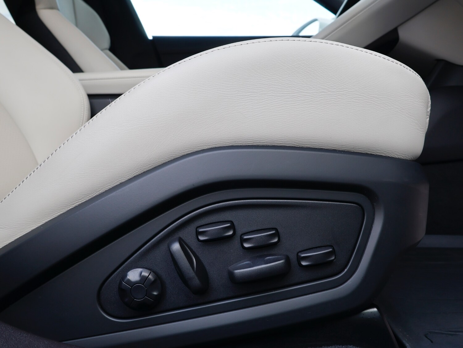 Used Porsche Taycan 2023 for sale - 76384260: Photo 30