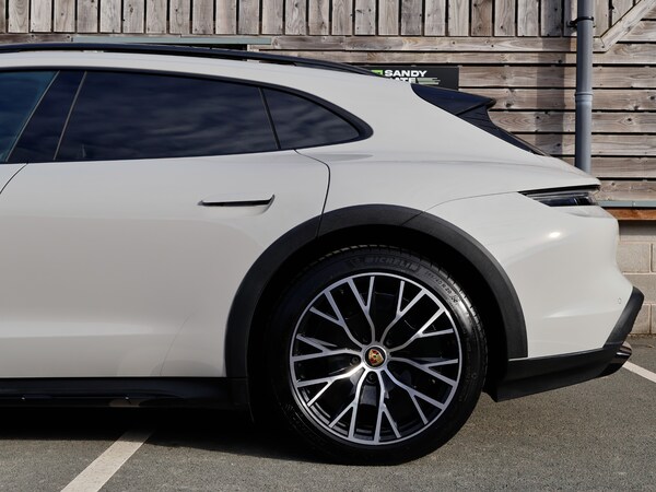 Used Porsche Taycan 2021 for sale - 75904202: Photo 10