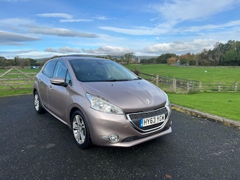 Used Peugeot 208 2013 for sale - 76976719: Photo