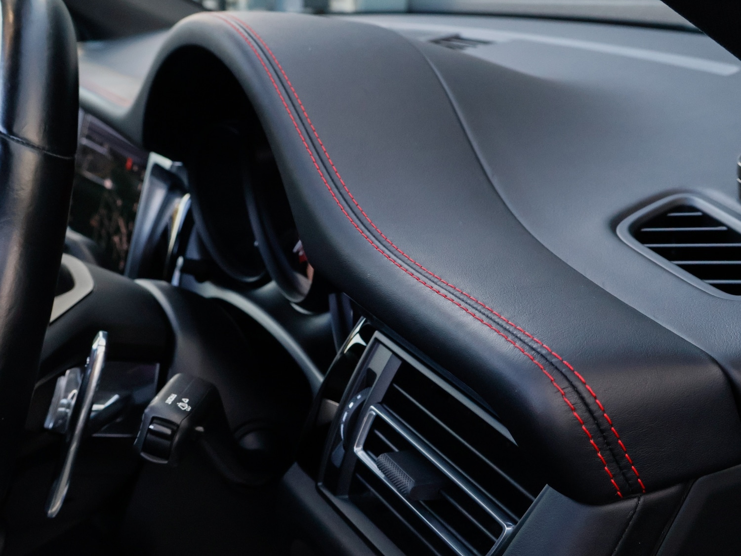 Used Porsche Macan 2023 for sale - 76566354: Photo 23