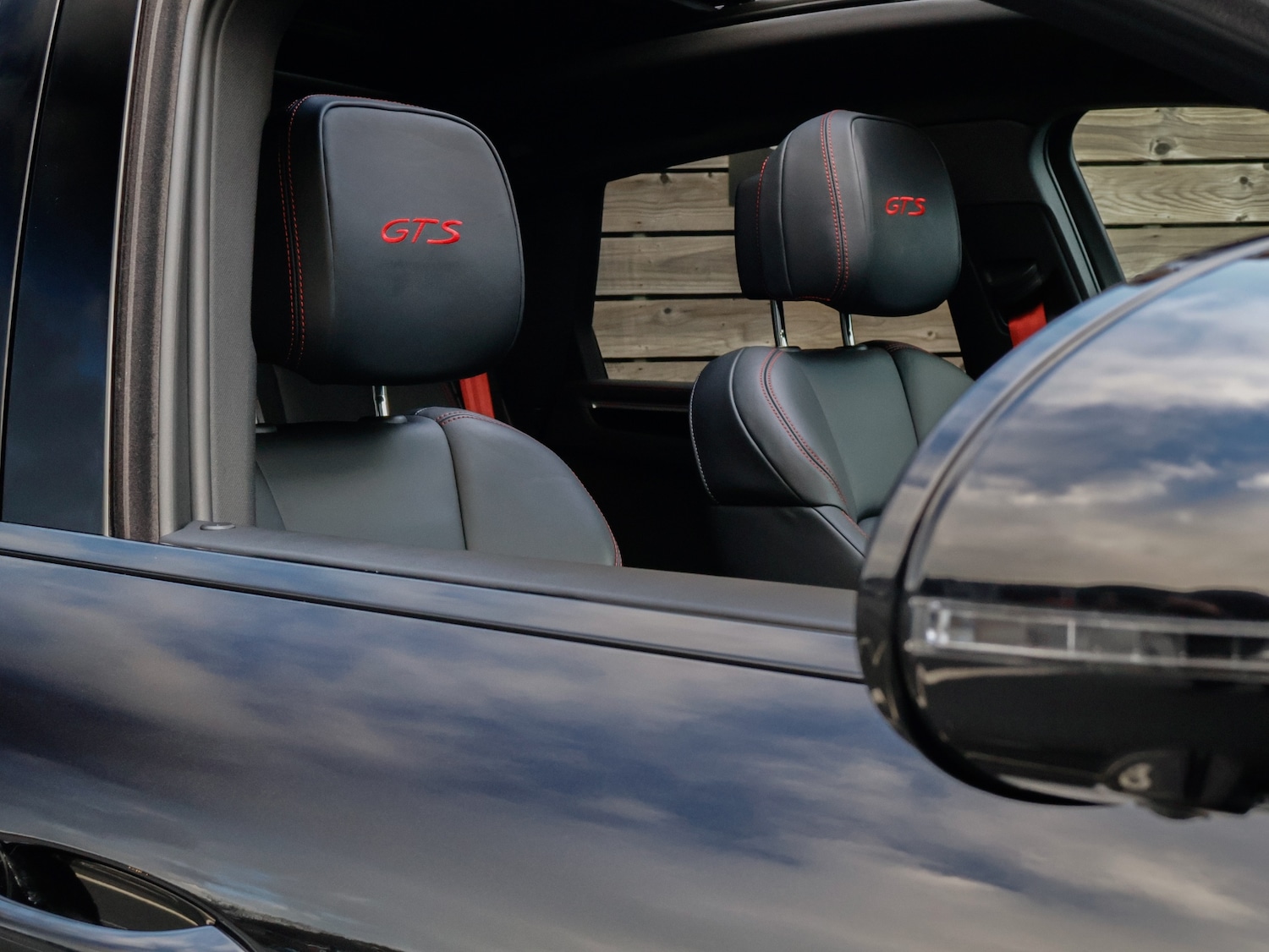 Used Porsche Macan 2023 for sale - 76566354: Photo 32