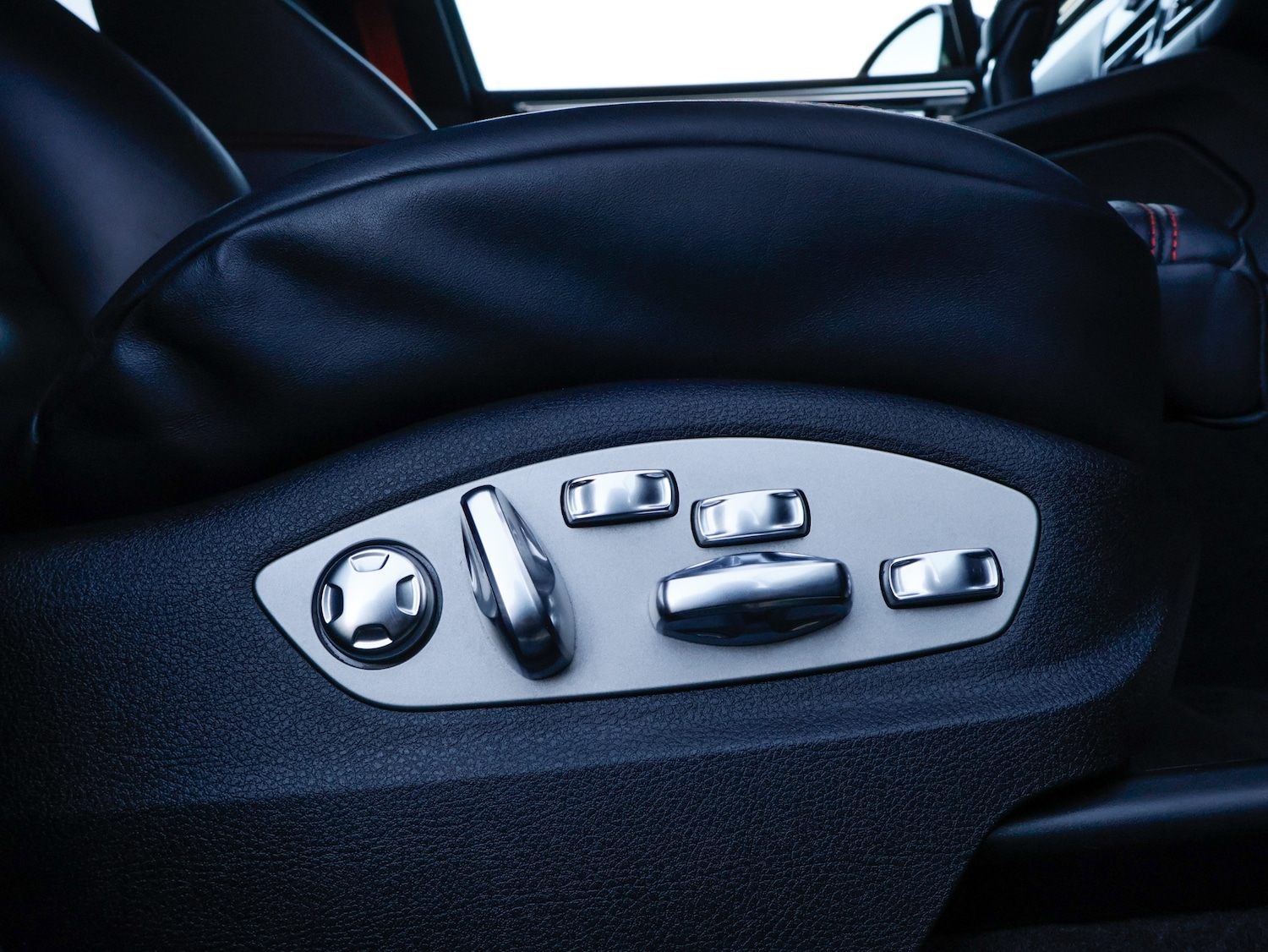 Used Porsche Macan 2023 for sale - 76566354: Photo 37