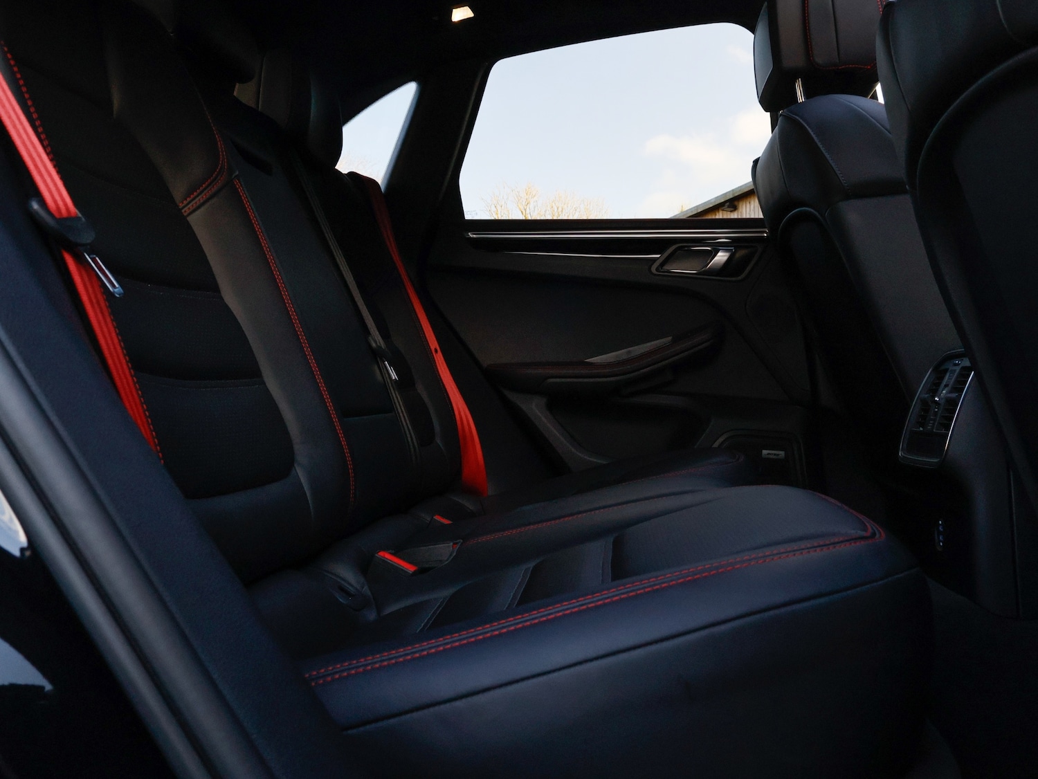 Used Porsche Macan 2023 for sale - 76566354: Photo 41