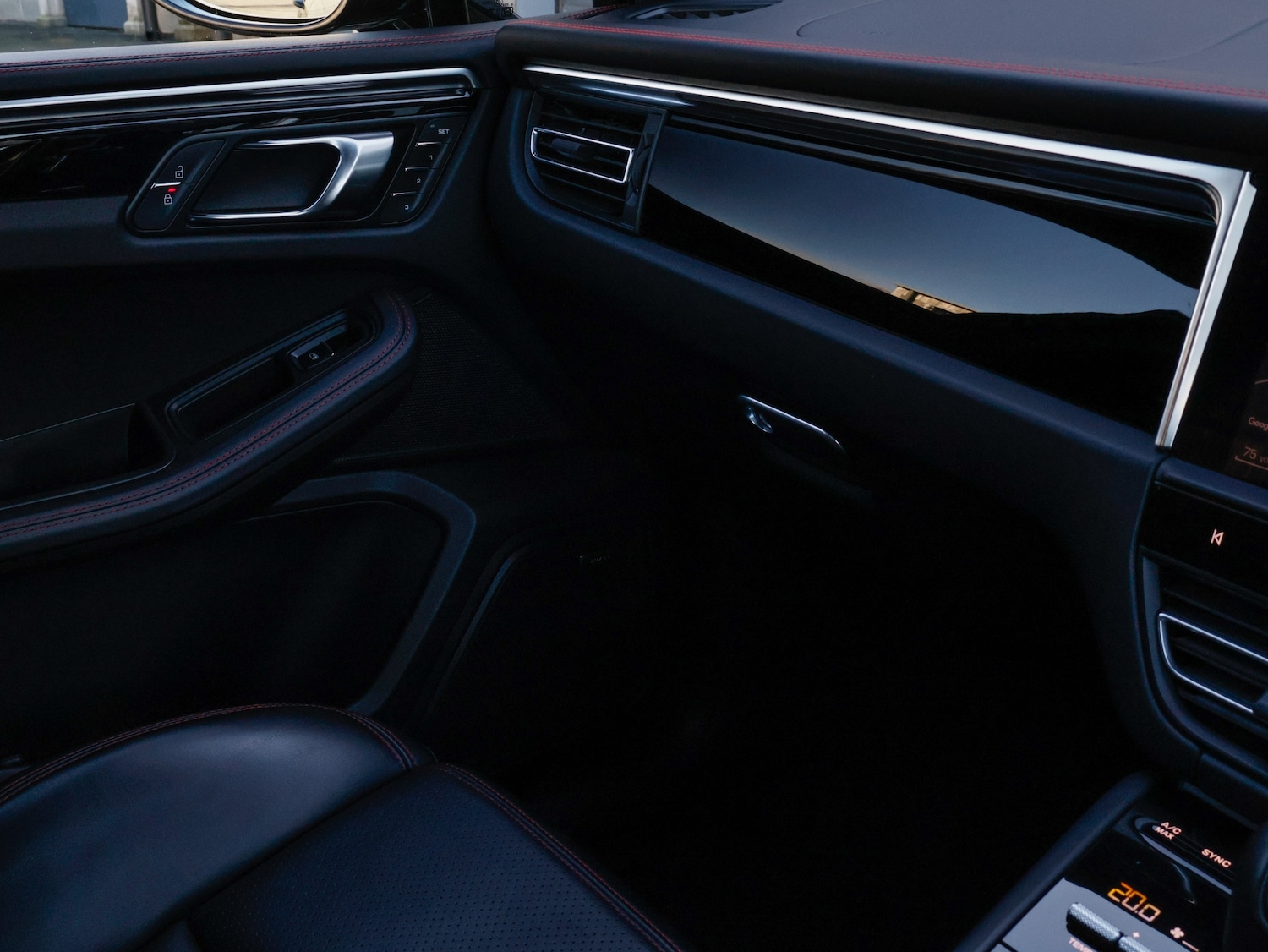 Used Porsche Macan 2023 for sale - 76566354: Photo 43