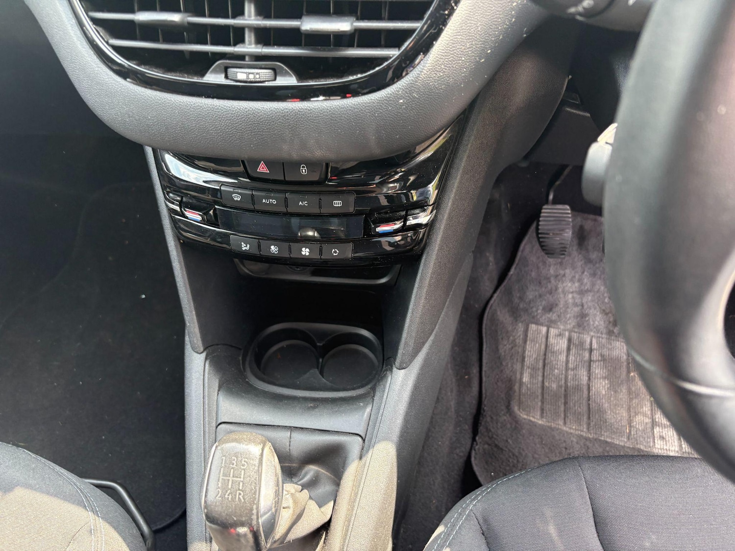 Used Peugeot 208 2013 for sale - 77067290: Photo 18