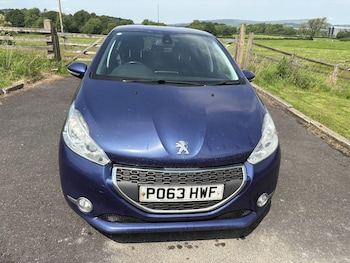 Used Peugeot 208 2013 for sale - 77067290: Photo